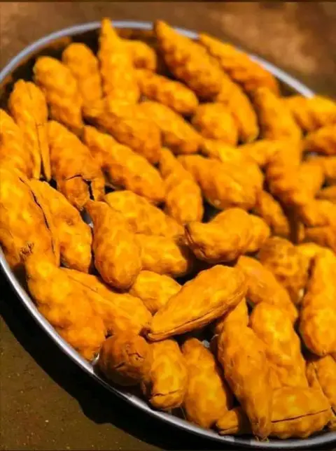 Boiled raffia nuts